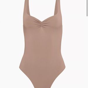 NWOT Aritzia Babaton Contour Sweetheart Bodysuit, size L